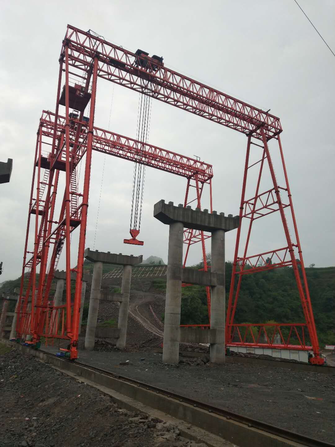 中鐵四局貴陽項(xiàng)目，MG100噸-32米跨38米高龍門吊