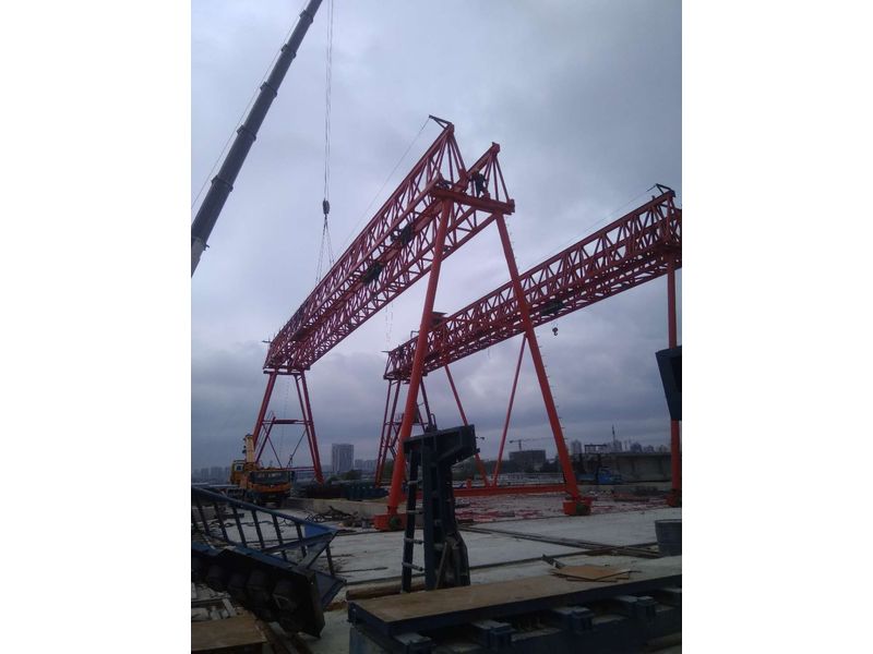 安徽明光至巢湖高速公路滁州段MC-LJ04標(biāo)，采購高遠(yuǎn)重型MG8010t-32m-9m龍門吊二臺、MH10t-32m-9龍門吊三臺生產(chǎn)中
