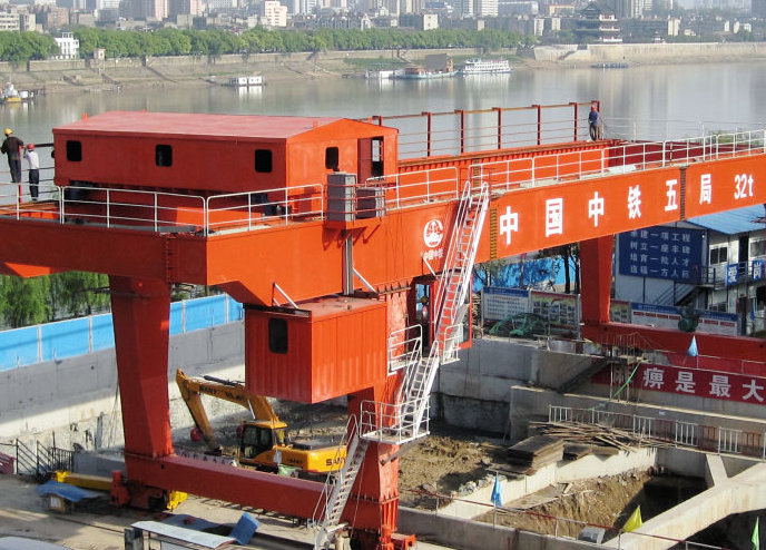 地鐵龍門(mén)吊監(jiān)控系統(tǒng)有什么用處