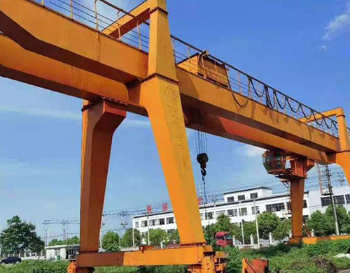 如何獲得龍門吊司機(jī)操作證，需要滿足哪些條件和通過哪些考試？